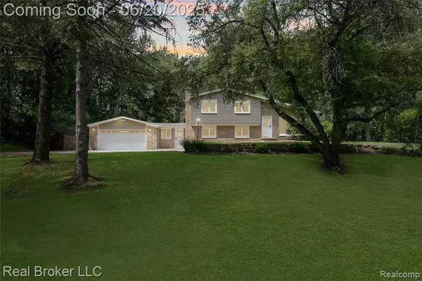 1620 Perry Lake Road, Ortonville Vlg, MI 48462