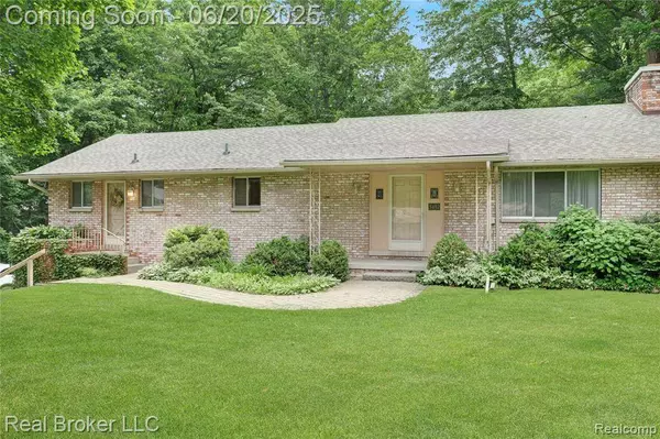 5492 N Sycamore Drive, Burton, MI 48509