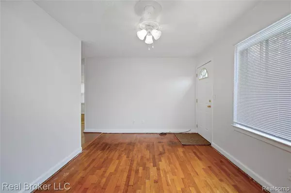 1165 Carman Street, Burton, MI 48529