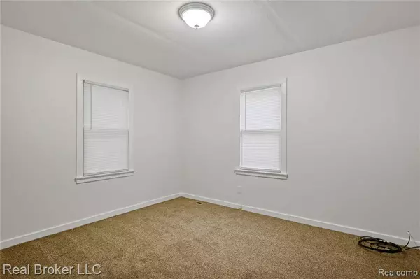 1165 Carman Street, Burton, MI 48529