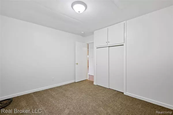 1165 Carman Street, Burton, MI 48529