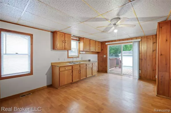 1165 Carman Street, Burton, MI 48529