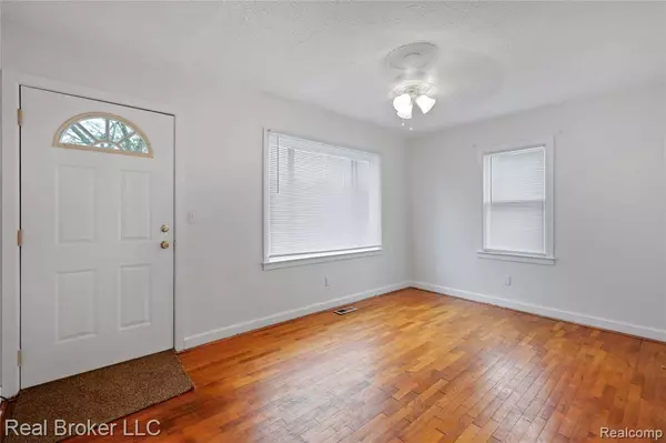 1165 Carman Street, Burton, MI 48529