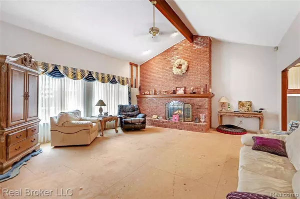 1321 Highland Meadows, Flint, MI 48532