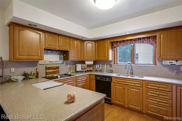 1321 Highland Meadows, Flint, MI 48532