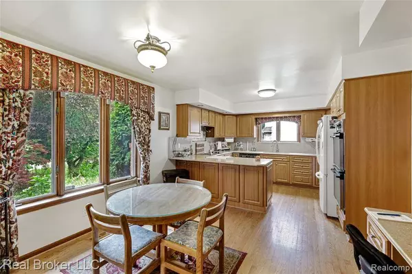 1321 Highland Meadows, Flint, MI 48532