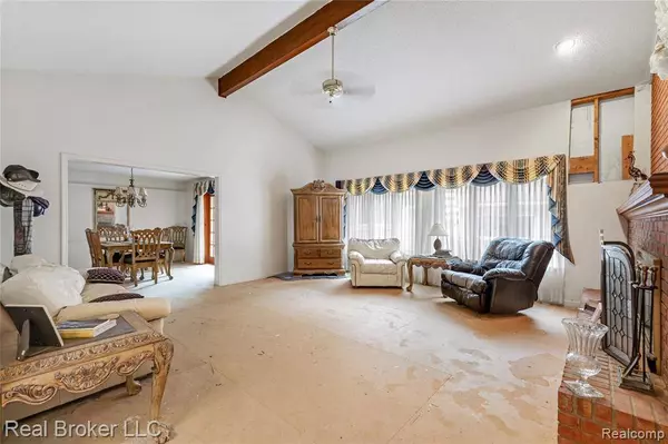 1321 Highland Meadows, Flint, MI 48532