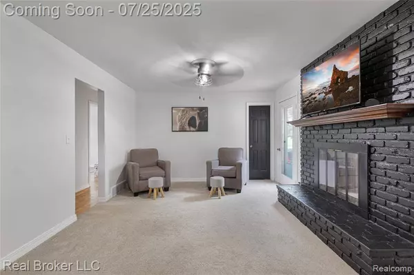 1975 W Hibbard Road, Owosso, MI 48867