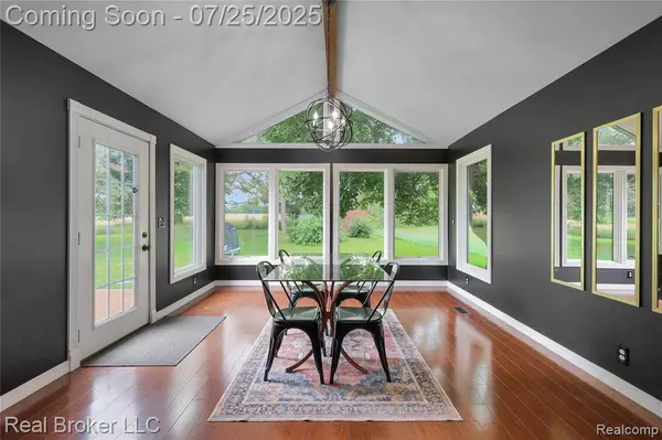 1975 W Hibbard Road, Owosso, MI 48867