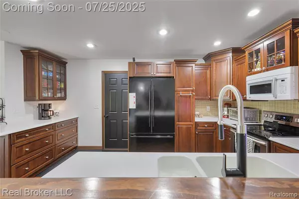 1975 W Hibbard Road, Owosso, MI 48867