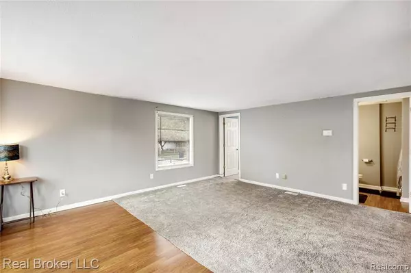 1445 Ready Avenue, Burton, MI 48529