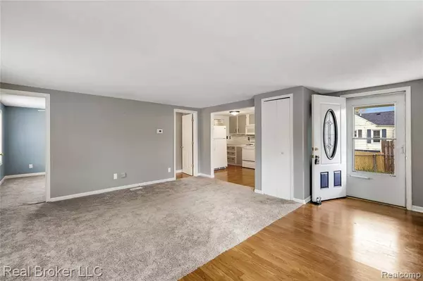 1445 Ready Avenue, Burton, MI 48529