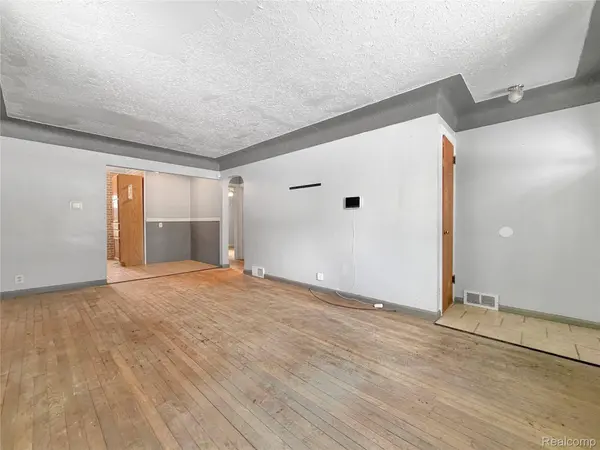 839 Barrie AVE, Flint, MI 48507