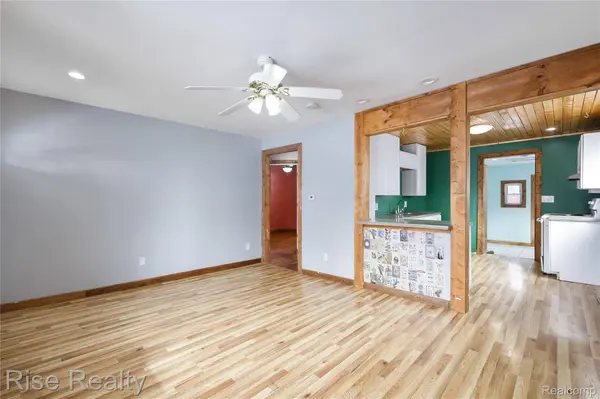 1483 Carman ST, Burton, MI 48529