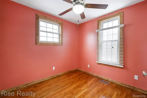 1483 Carman ST, Burton, MI 48529