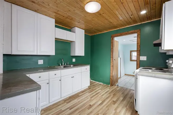 1483 Carman ST, Burton, MI 48529