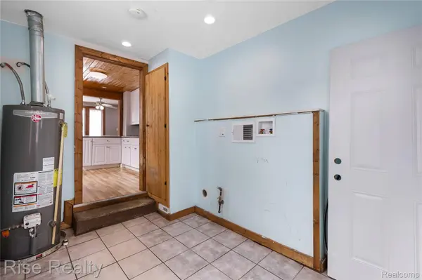 1483 Carman ST, Burton, MI 48529