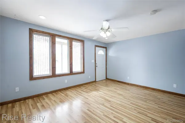 1483 Carman ST, Burton, MI 48529