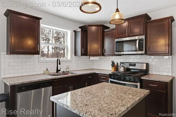 2027 Stillwater DR, Davison, MI 48423