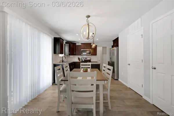 2027 Stillwater DR, Davison, MI 48423