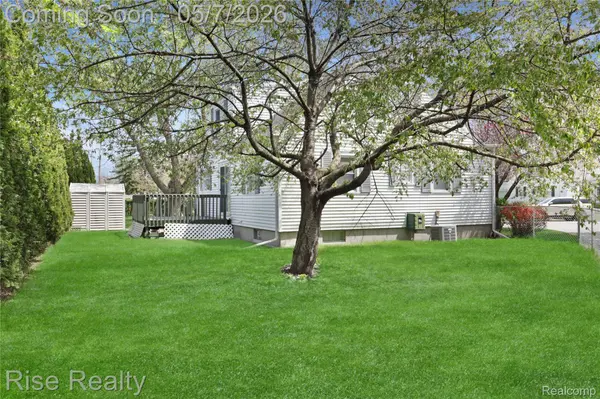 526 Dodson CT, Bay City, MI 48708