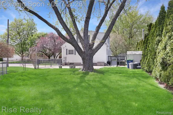 526 Dodson CT, Bay City, MI 48708
