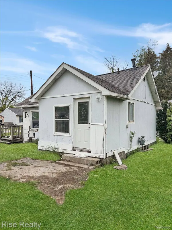 4065 Pringle AVE, Burton, MI 48529