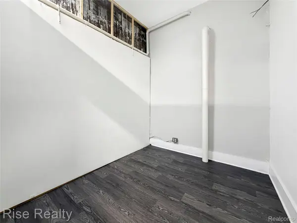 3366 S Saginaw ST, Burton, MI 48529