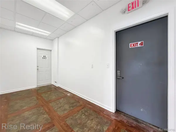 4449 S Saginaw ST, Burton, MI 48529
