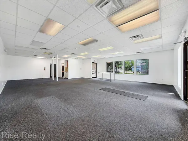 4449 S Saginaw ST, Burton, MI 48529