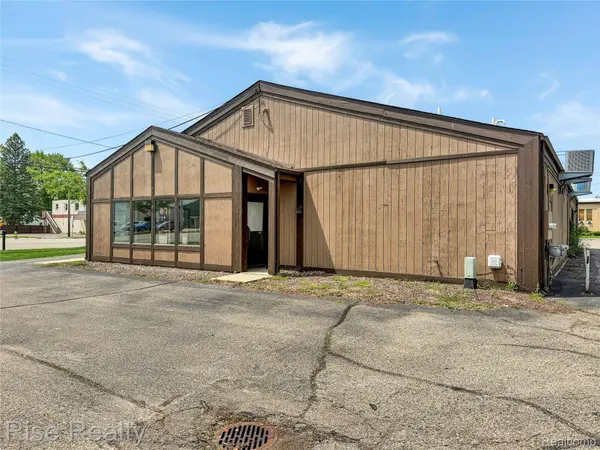 4449 S Saginaw ST, Burton, MI 48529