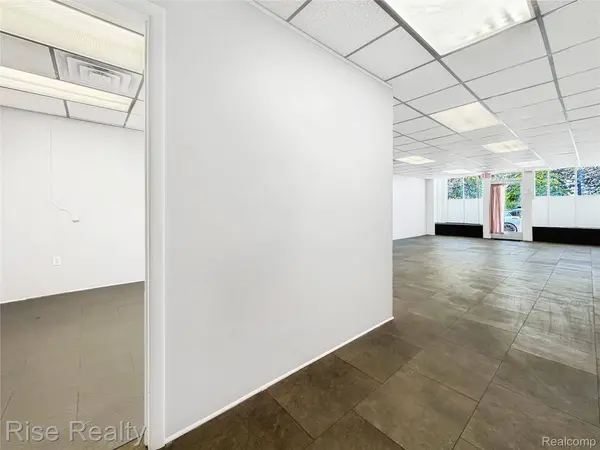 3362 S Saginaw ST, Burton, MI 48529