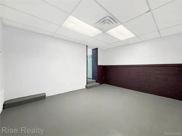 3362 S Saginaw ST, Burton, MI 48529