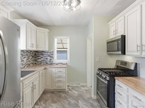 2449 N Genesee RD, Burton, MI 48509