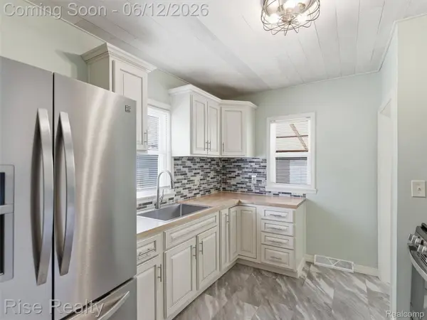 2449 N Genesee RD, Burton, MI 48509