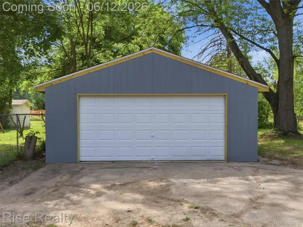 2449 N Genesee RD, Burton, MI 48509
