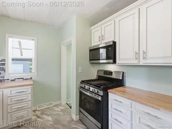 2449 N Genesee RD, Burton, MI 48509