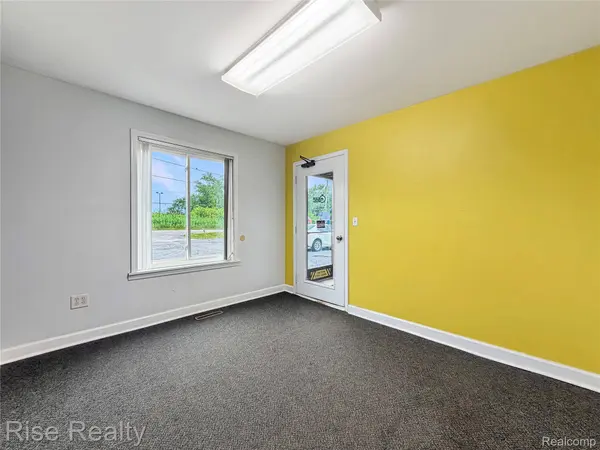 2447 E Judd RD #A, Burton, MI 48529