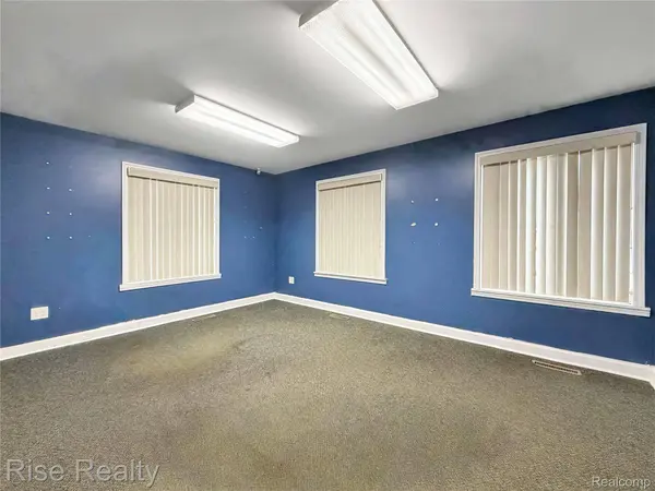 2447 E Judd RD #A, Burton, MI 48529