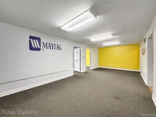 2447 E Judd RD #A, Burton, MI 48529