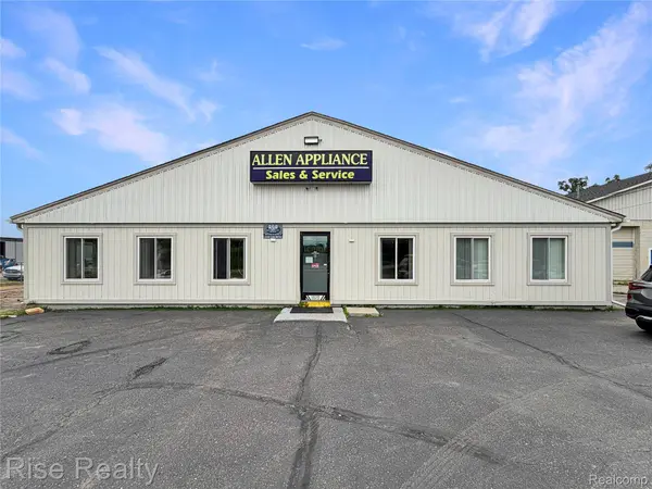 2447 E Judd RD #A, Burton, MI 48529