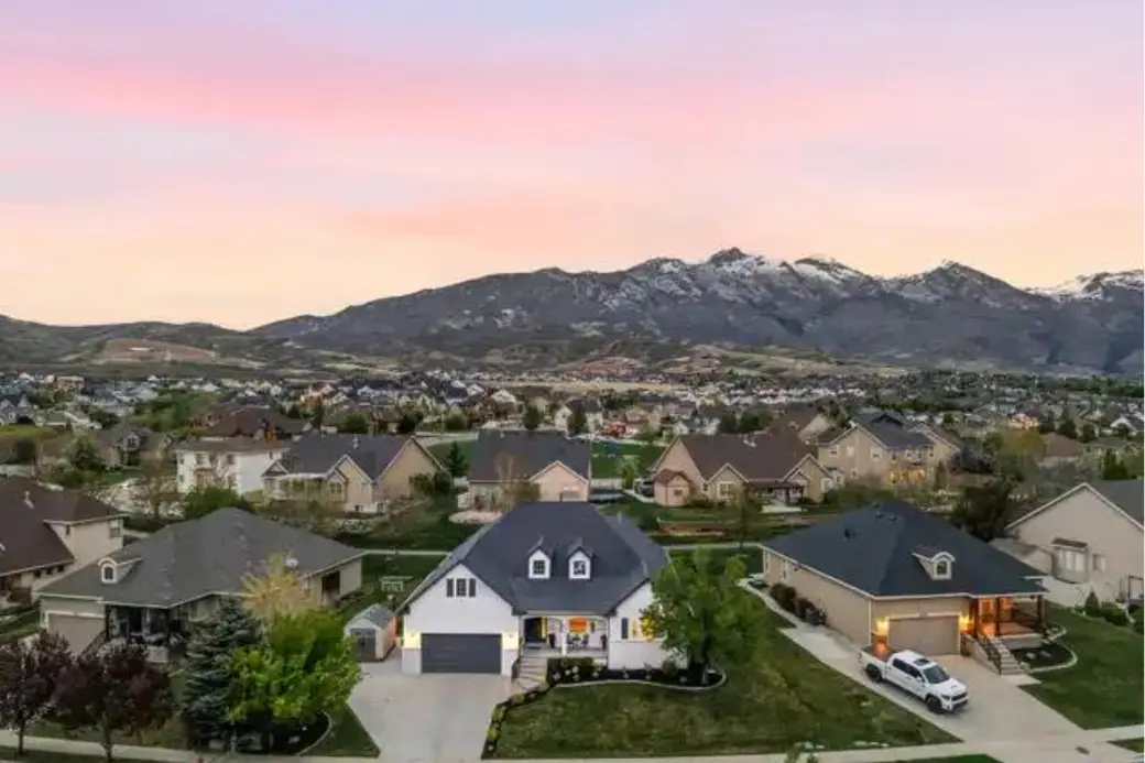 Should I Get a HELOC or Refinance My Utah Home in 2026?