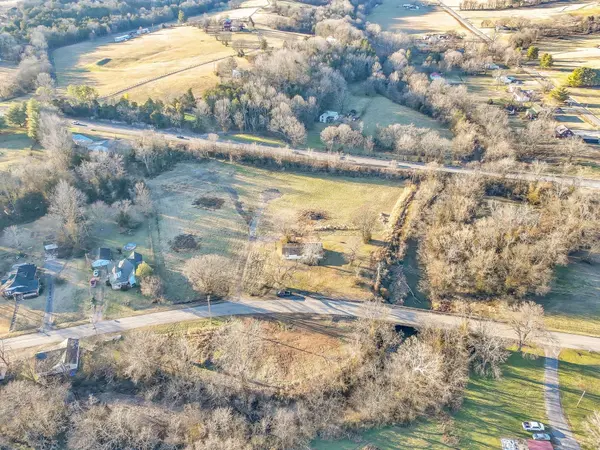 621 Old Highway 31 E 3, Bethpage, TN 37022