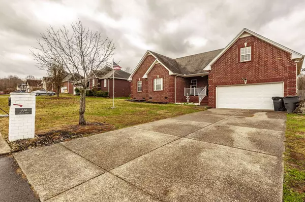 446 Robins Trl, Westmoreland, TN 37186
