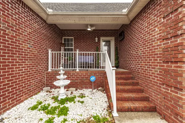 446 Robins Trl, Westmoreland, TN 37186