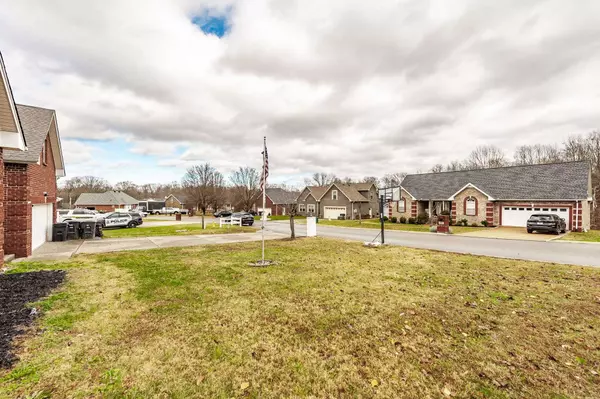 446 Robins Trl, Westmoreland, TN 37186