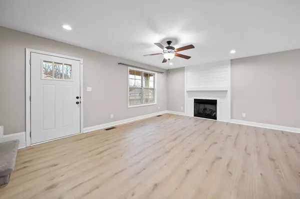 195 Bonnell Dr, Clarksville, TN 37042