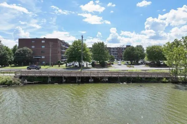200 Sanders Ferry Rd #2408, Hendersonville, TN 37075