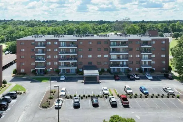 200 Sanders Ferry Rd #2408, Hendersonville, TN 37075