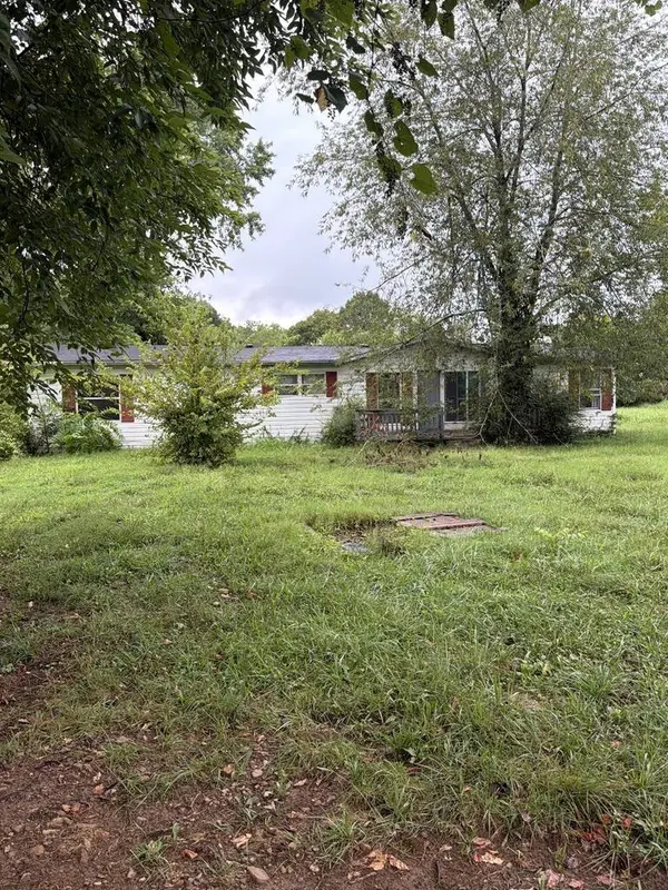 621 Old Highway 31 E 3